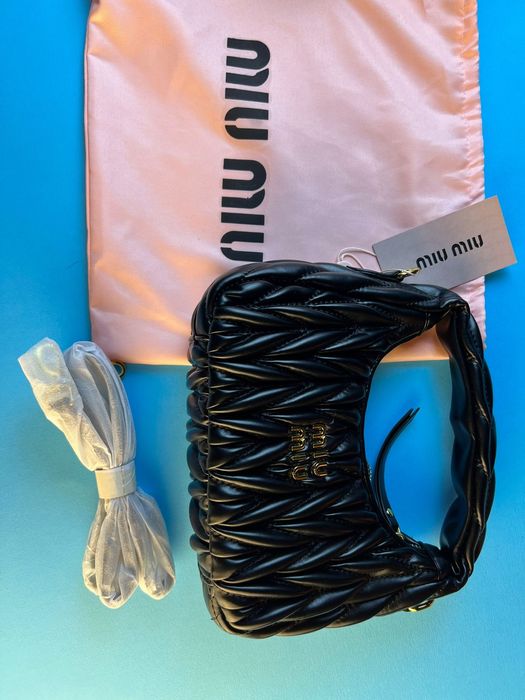 Miu miu  bolsa preta
