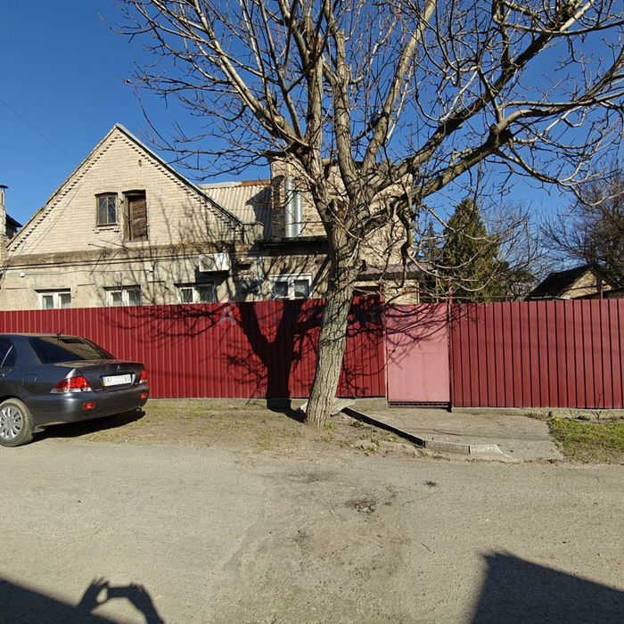 Продаж фасадної частини дома по вул Менделеєва, 3