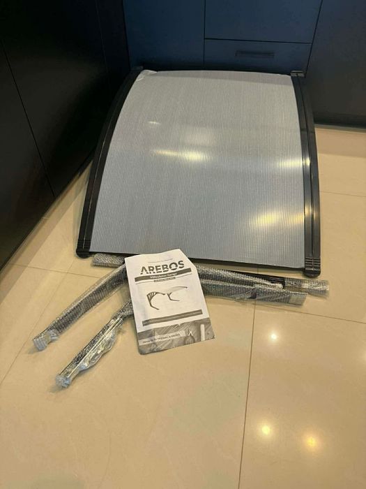 Daszek garaz do robota koszącego