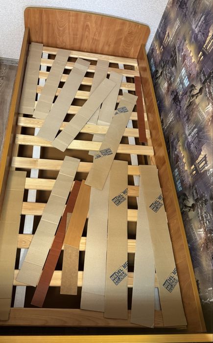 Продам кровать односпальную + матрас