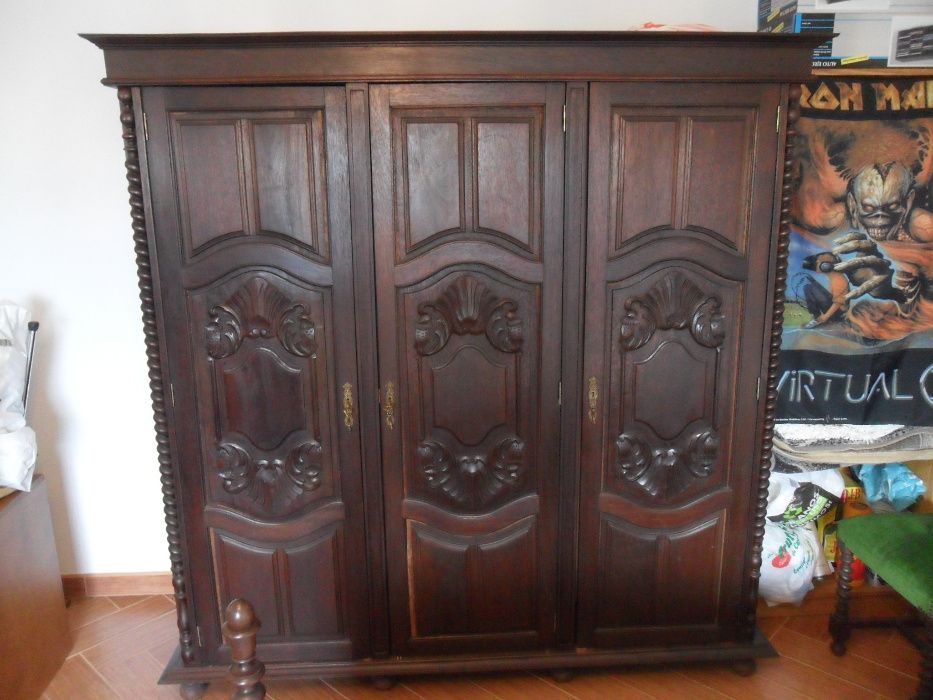 Mobília de quarto antiga e completa em madeira de mogno