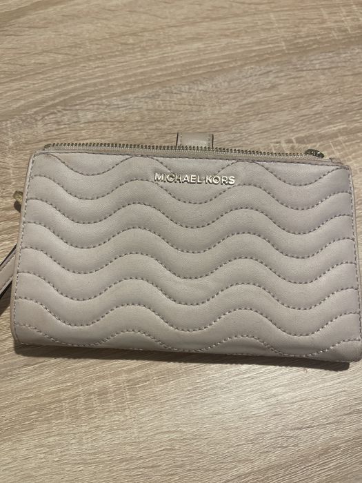 Кошелек Michael Kors.
