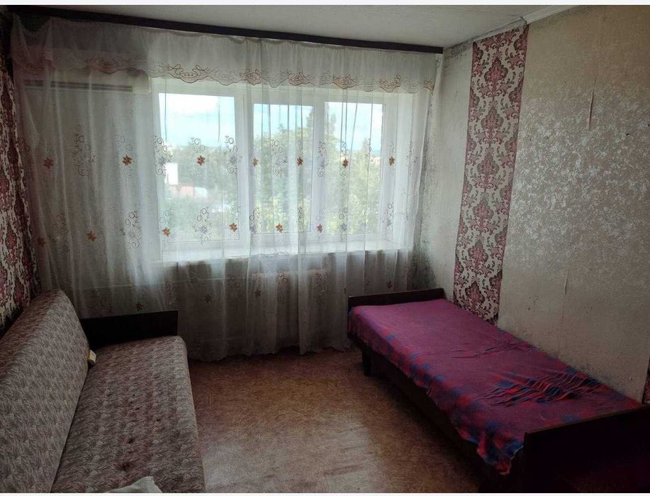 Продам 1-кімнатну гостинку, 10 хвилин від метро Індустріальна