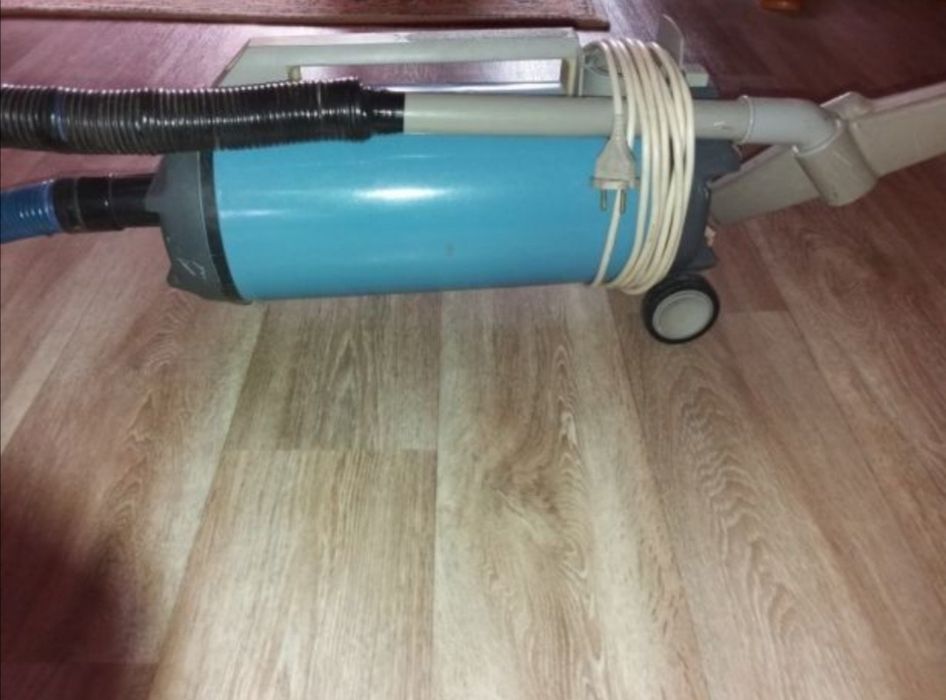 Пылесос Ракета не рабочий, щётки, насадки