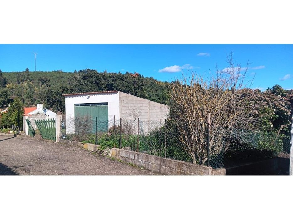 Arrendamento de Garagem Fechada com Terreno - Vale Santiago, Carvoeiro