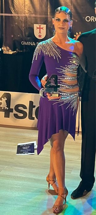 Sukienka do tańca towarzyskiego. Do tańców latynoamerykańskich, zdobiona roxmiar S/M wzrost 165cm