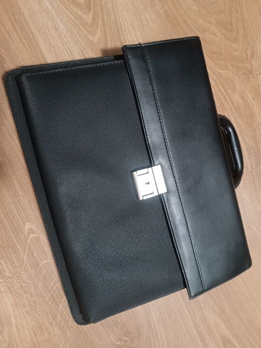 Teczka aktówka męska neseser czarny używany w bardzo dobrym stanie