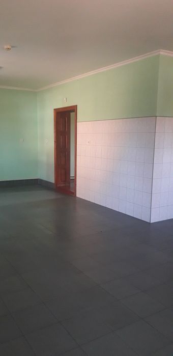 Продається комерційне приміщення  вільного призначення (магазин).
