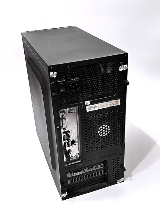 Komputer SilentiumPC i3-6100 8GB RAM 1TB HDD Radeon HD 7000