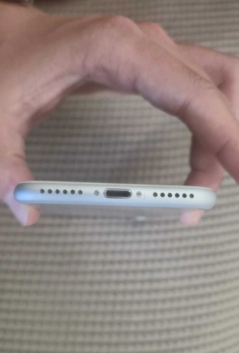 Telemóvel iPhone 7 – Silver - muito estimado
