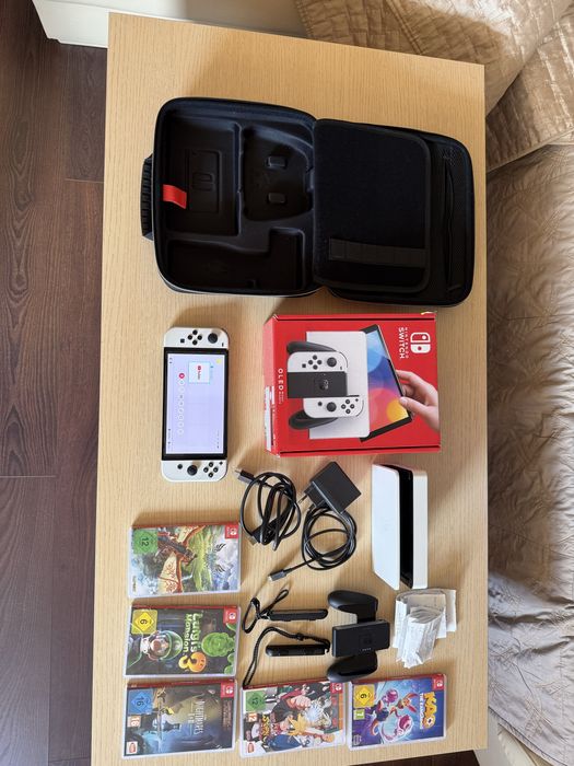 Nintendo Switch Oled, 2 gry, karta 256 GB, pokrowiec