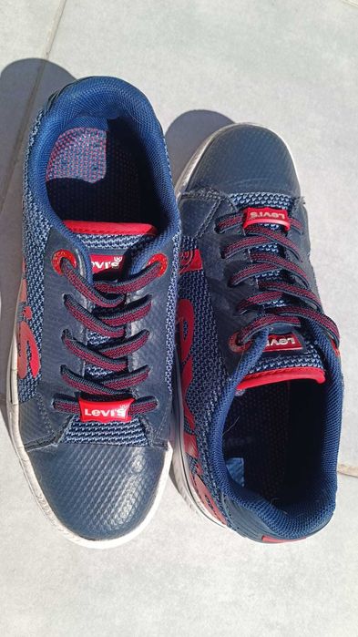 Sapatilhas Levi's – 34. Em bom estado.