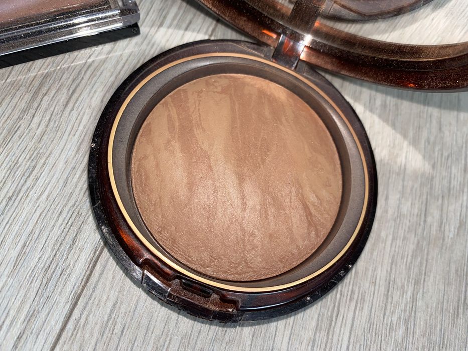 Пудры, хайлайтеры, бронзеры