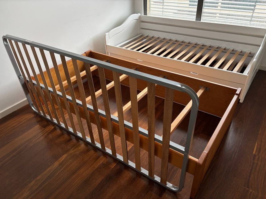 Cama Castanha para o quarto