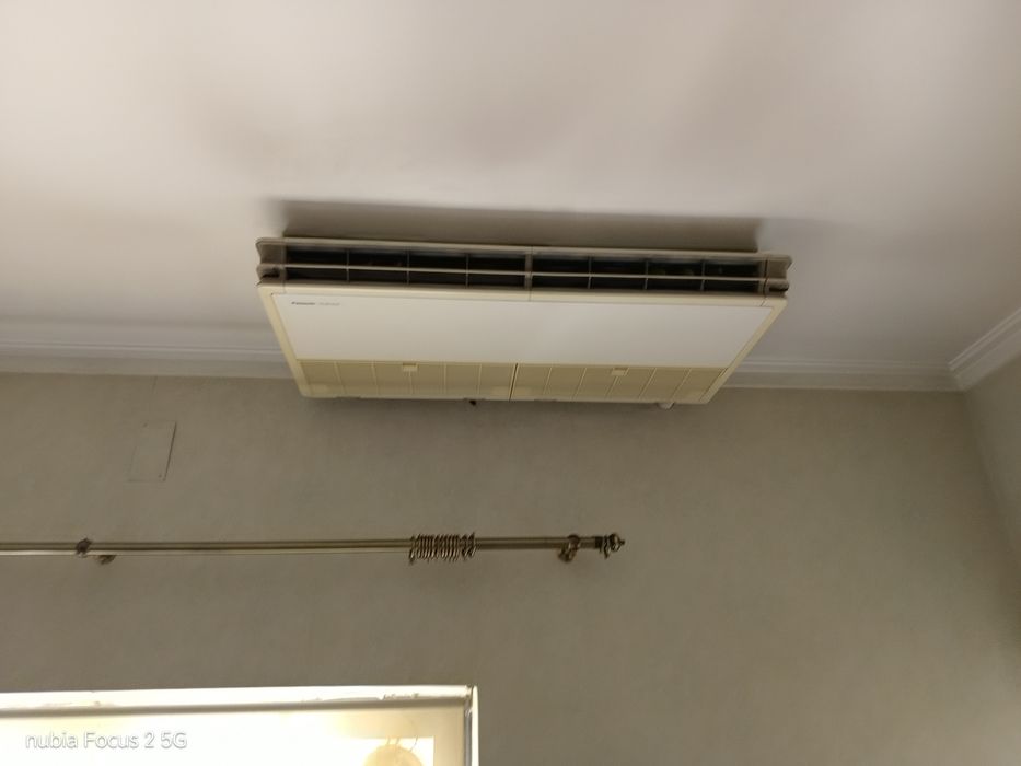 Dois aparelhos de ar condicionado aparelho mais turbína.