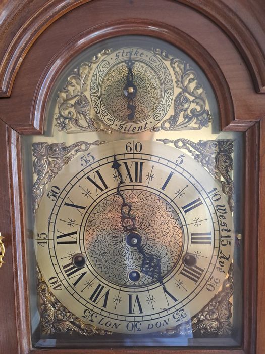 Relógio longcase (de coluna ou "grandfather clock")