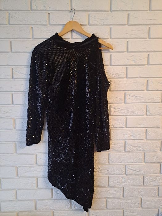 Sylwestrowa, wieczorowa czarna sukienka w cekiny z efektem glow