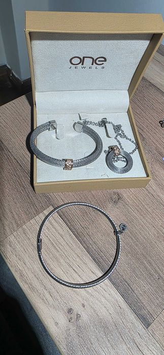 Conjunto one pulseira e fio