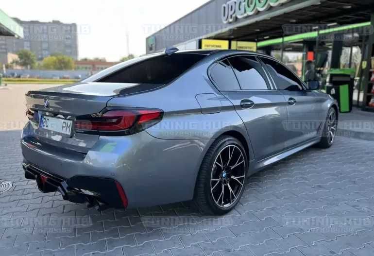 Комплект рестайлінгу BMW G30 M5 F90 комплект рестайлинг обвіс бмв лого