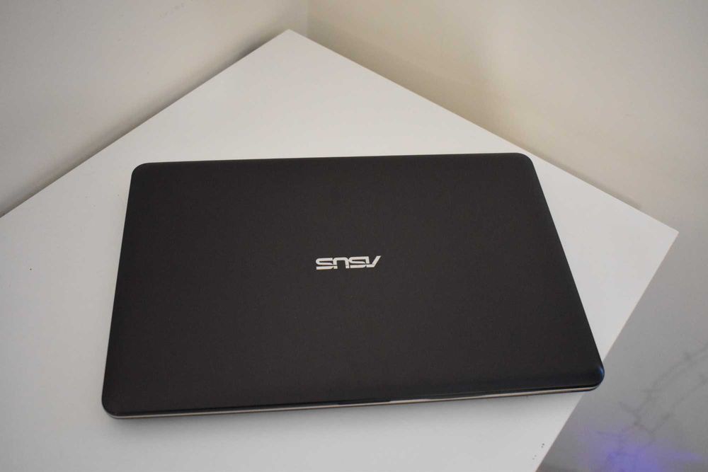Laptop Asus R541u i3 8gen/4 GB RAM/SSD 256 GB