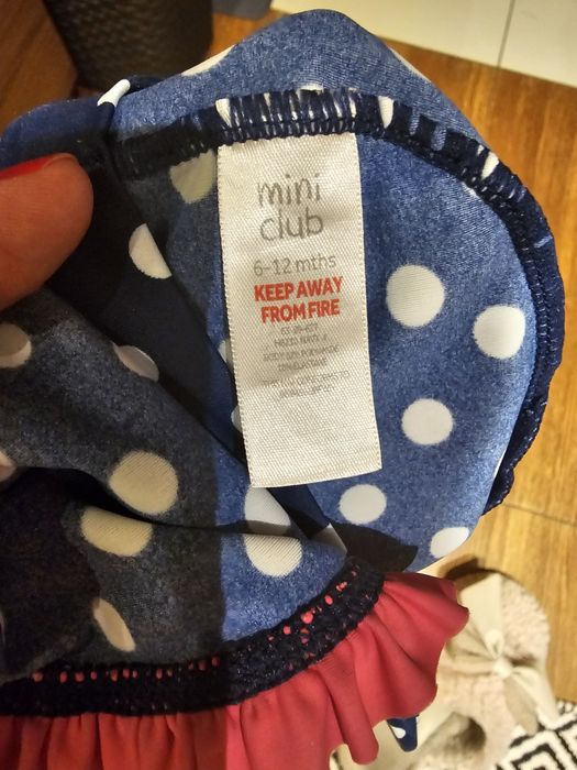 Czapka na basen ochraniajaca kark i uszy