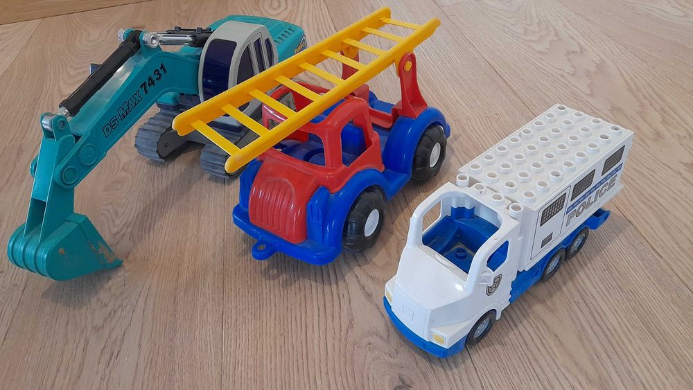 Zabawki auta do piaskownicy