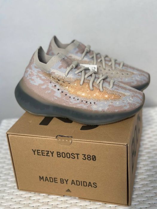 Кросівки Adidas Yeezy Boost 380 оригінал US 6 нові