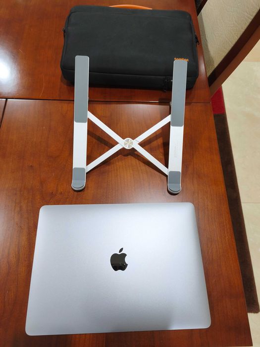 Macbook Pro 2020  Intel I7-1068NG7 32GB RAM 512GB SSD