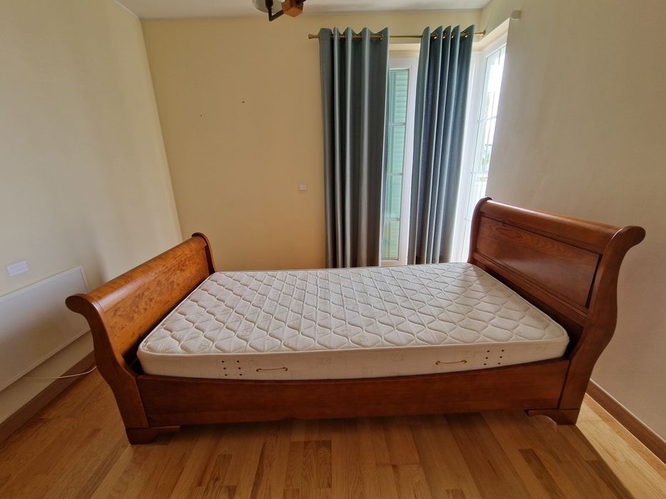 Cama individual em madeira maciça