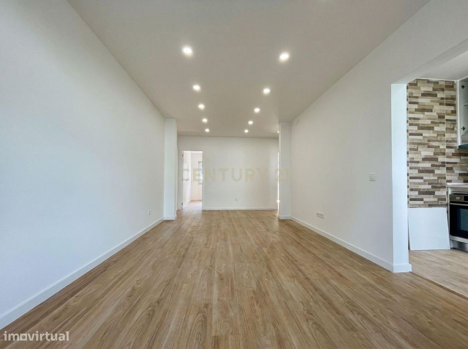 Excelente  T4 Totalmente remodelado situado no  Montalvão  em Setúbal. — Setúbal (São Julião, Nossa Senhora Da Anunciada E Santa Maria Da Graça), Setúbal