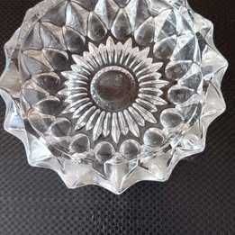 Cinzeiro vidro grosso trabalhado 13cm de diâmetro *