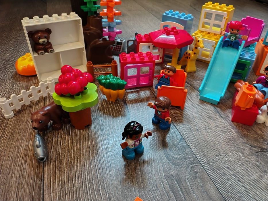 Duplo - figurki, drzwi, okna, meble, jedzenie