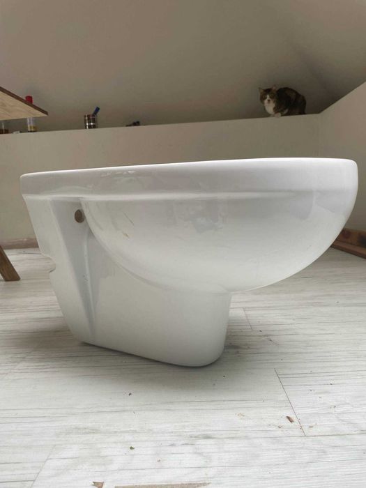 Bidet razem z stelażem