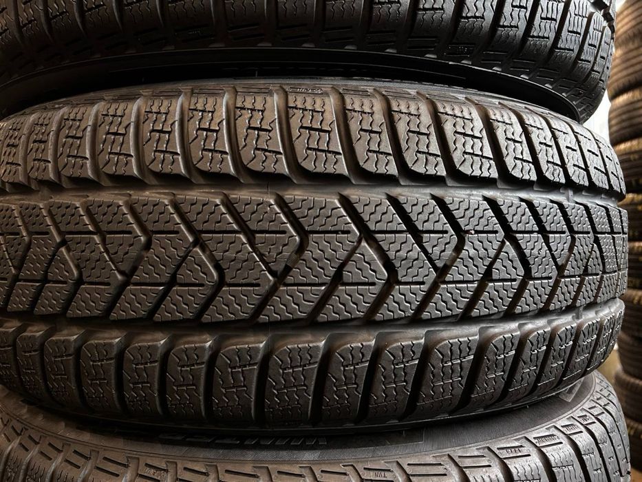 Шини Зимові 215х55хR18 PIRELLI SOTTOZERO 3 / 4шт / 90+%Залишок / 2023р