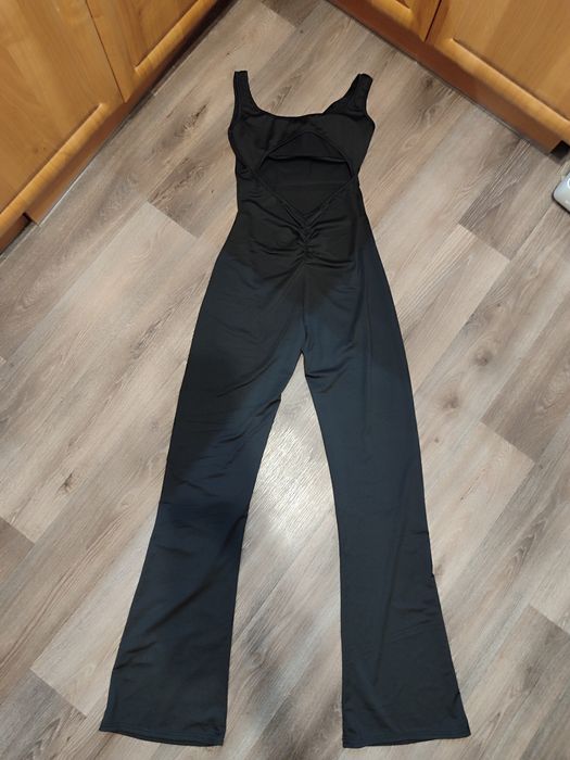 Комбинезон с открытой спинкой, чашки паралон  б/у