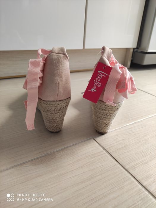 Sandały nowe na koturnie