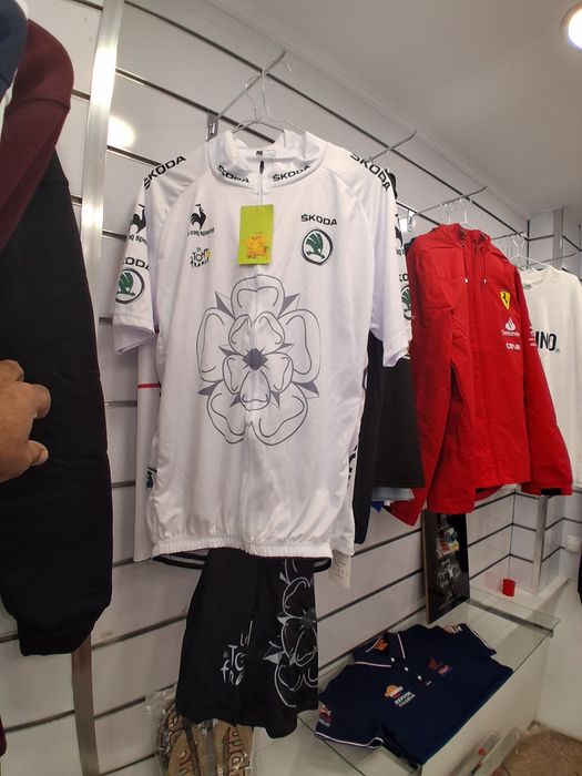 Conjunto de ciclismo calção e sweat Redbull e Skoda