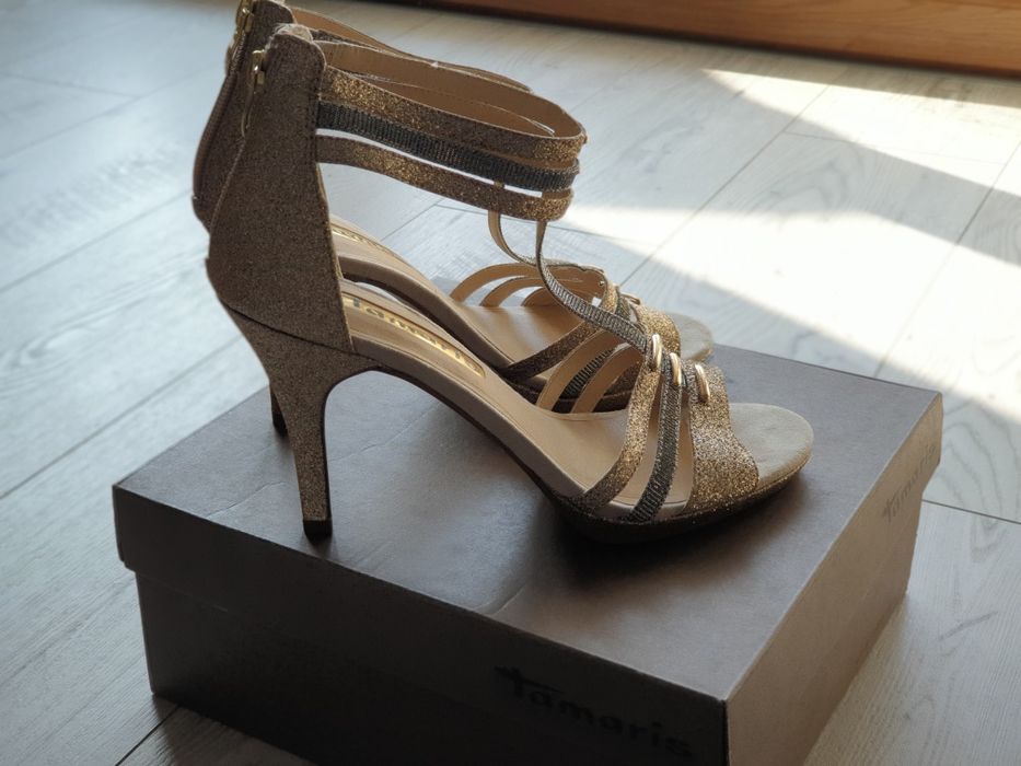 Nowe sandałki na obcasie, rozm. 40