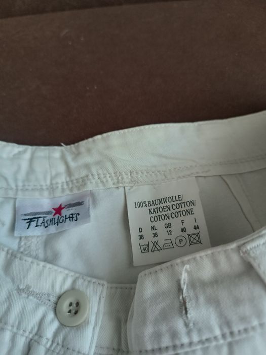 Krótkie spodenki z kieszeniami 38