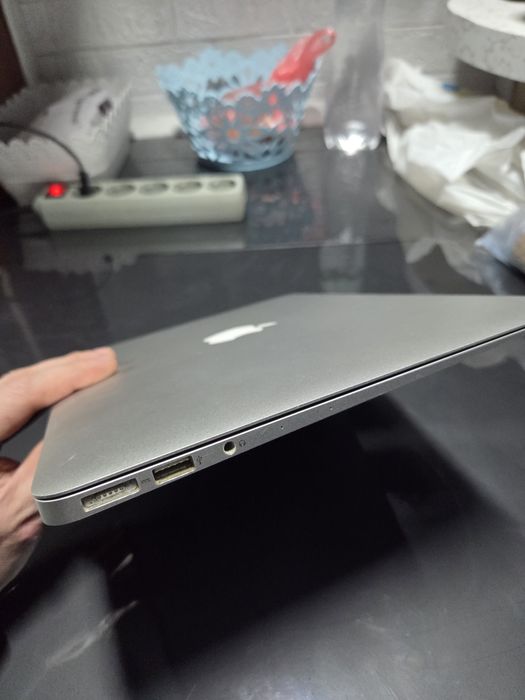 Ноутбук Apple A1466 MacBook Air 13 i5 256 ssd