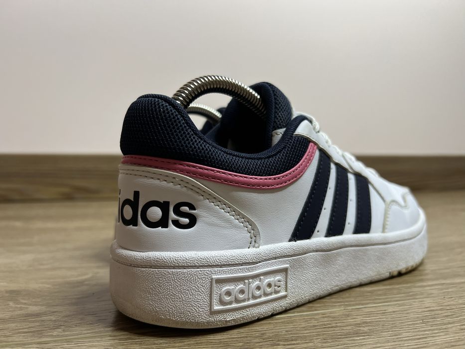 Продам БОМБЕЗНІ жіночі кросівки Adidas Hoops 3