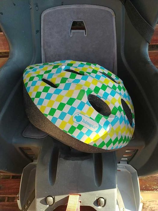 Cadeira Criança Bicicleta Polisport 22Kg e Capacete Istmagical