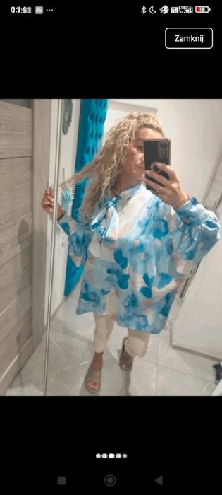 Niebieska koszula atłasowa oversize kwiaty