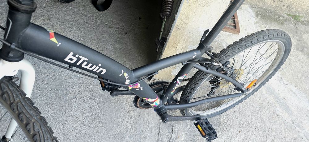 Bicicleta preta.