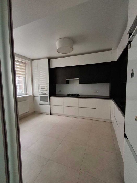 продам 3-х кімнатну квартиру в новобудові вул. Малоголосківська , Львів