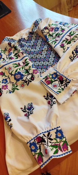 Буковинська вишиванка , ручна робота .