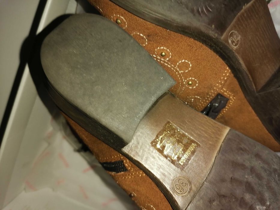 Botins rasos com bordados da Seaside