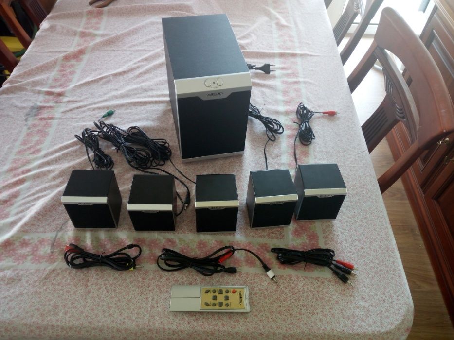 Colunas de som 5.1 c/comando