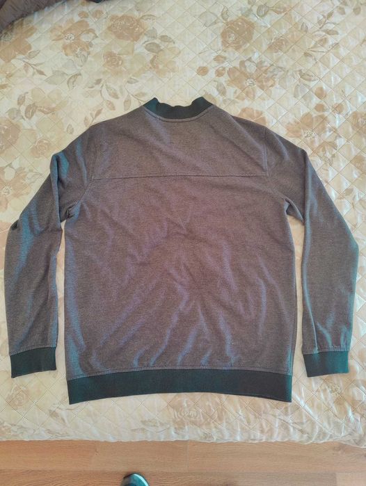 Casaco Guess tam. L em ótimo estado