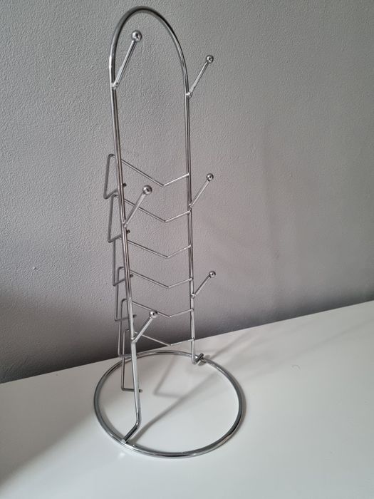 Metalowy stojak na talerzyki